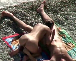 Mutual getting off and oral fuck-a-thon at the beach voyeur