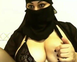 Muslim Saudi Niqab Breasts