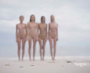 4 youngsters naturist love being bare at the beach