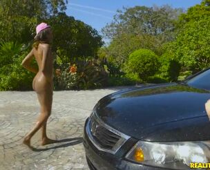 Ebony cockblower Raven Wylde after car wash